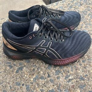 Women’s ASICS nimbus 22